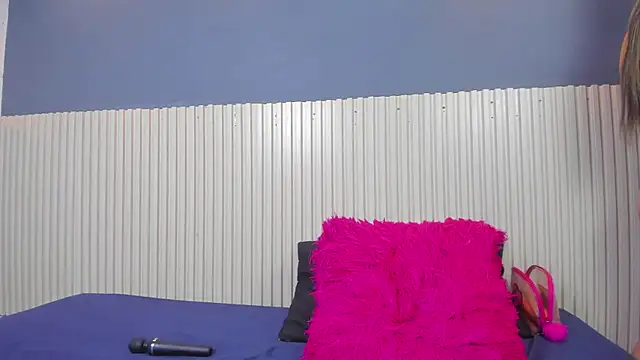 Aida-nicolle online show from September 10, 2025, 10:04 am