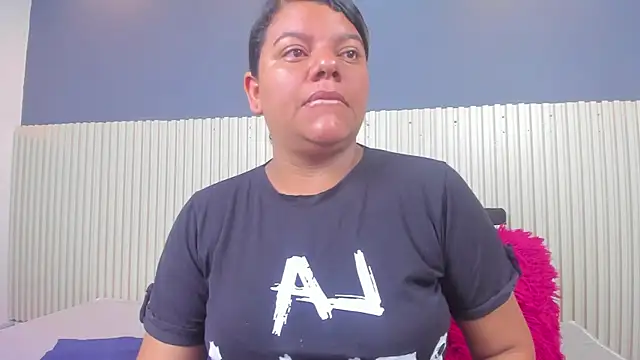 Aida-nicolle online show from September 12, 2025, 9:31 am