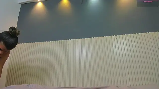 Aida-nicolle online show from October 2, 2025, 10:11 am