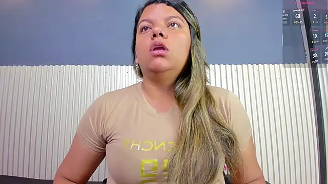 Aida-nicolle online show from October 10, 2025, 11:09 am