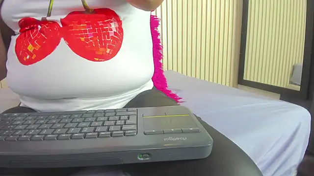 Aida-nicolle online show from November 15, 2025, 9:50 am