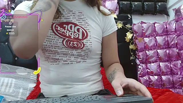 poisondost hot online show from November 18, 2025, 2:32 pm