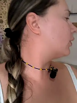 Mona Plus online show from October 8, 2025, 12:14 pm