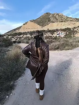 Mona Plus online show from November 7, 2025, 2:50 pm