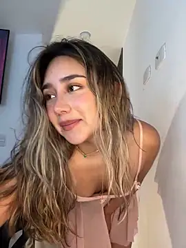 Hornyholly   online show from March 7, 2025, 7:16 pm