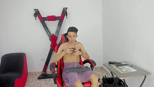 Isak Millan online show from October 13, 2025, 11:27 pm