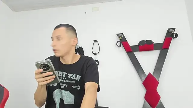 Snapshot of Isak_Millan chatting on November 6, 2025, 3:13 pm Isak Millan online show from November 6, 2025, 3:13 pm