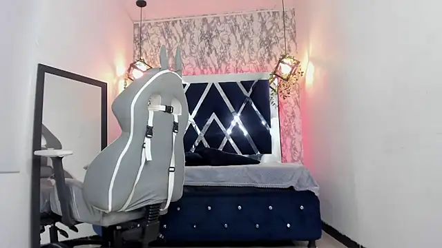 charlotte bluee online show from March 3, 2025, 7:39 pm