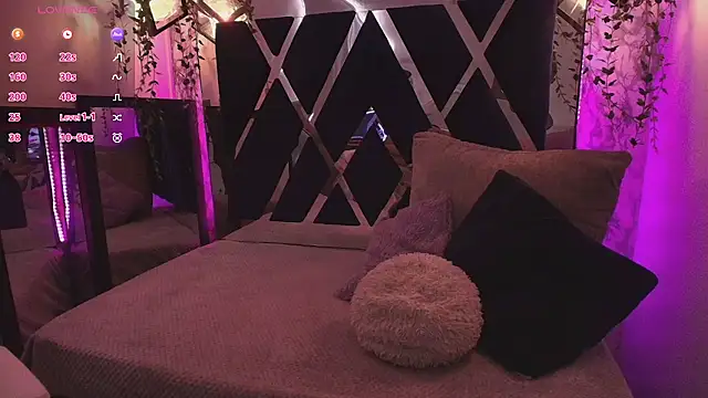 charlotte bluee online show from September 15, 2025, 6:52 pm