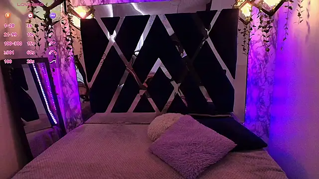 charlotte bluee online show from September 24, 2025, 6:44 pm