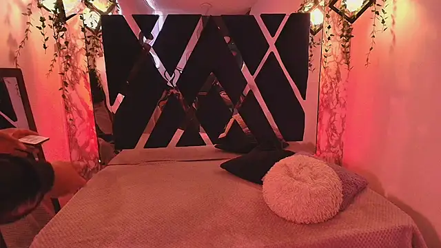 charlotte bluee online show from October 1, 2025, 6:47 pm