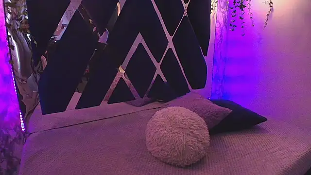 charlotte bluee online show from October 16, 2025, 6:31 pm