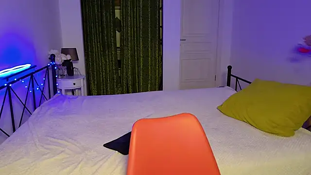 RaileReed online show from December 5, 2025, 1:42 pm