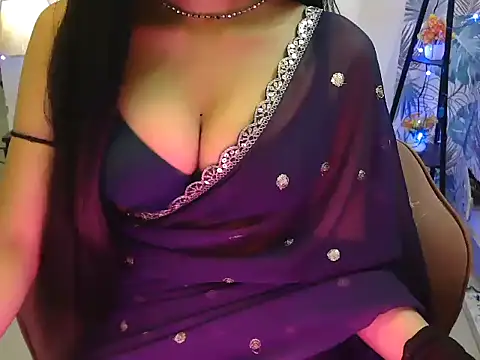 jenifermedow online show from November 14, 2025, 3:49 am