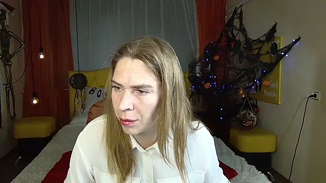 Snapshot of TessaDaybreak chatting on October 15, 2025, 7:41 am TessaDaybreak online show from October 15, 2025, 7:41 am