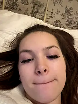 Snapshot of -Amora chatting on November 3, 2025, 12:17 pm -Amora online show from November 3, 2025, 12:17 pm