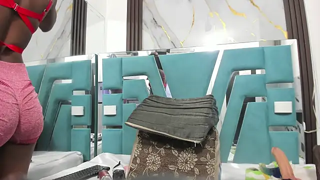 Snapshot of ebony_valentina chatting on December 1, 2025, 11:37 am ebony valentina online show from December 1, 2025, 11:37 am