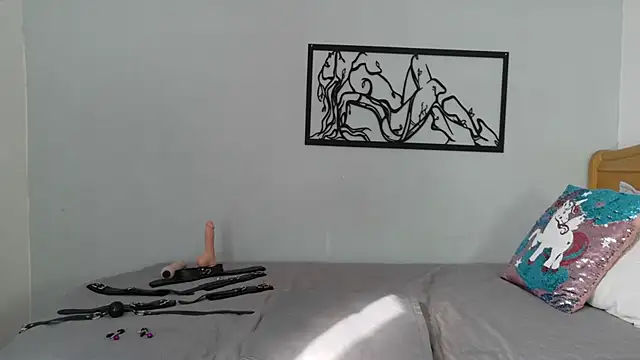 karina-lopez online show from November 17, 2025, 1:28 pm