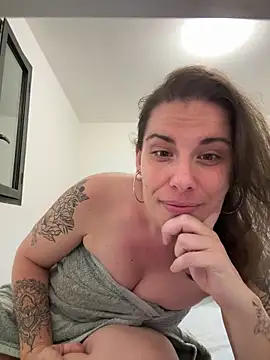 Snapshot of Lar0uch chatting on March 5, 2025, 5:39 pm Lar0uch online show from March 5, 2025, 5:39 pm