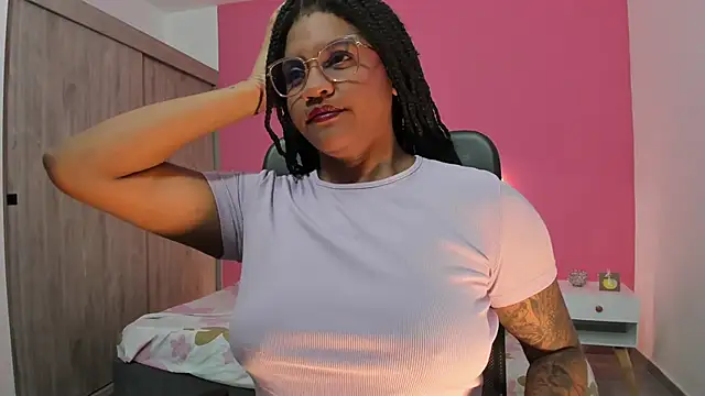 Snapshot of ZahraRose chatting on November 15, 2025, 7:10 pm ZahraRose online show from November 15, 2025, 7:10 pm