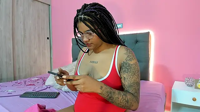 Snapshot of ZahraRose chatting on November 28, 2025, 1:25 pm ZahraRose online show from November 28, 2025, 1:25 pm