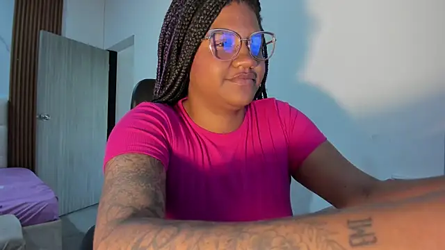 Snapshot of ZahraRose chatting on December 13, 2025, 8:04 pm ZahraRose online show from December 13, 2025, 8:04 pm