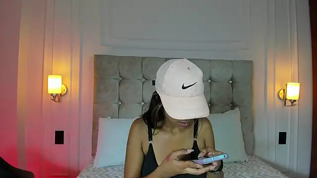 Snapshot of JasmineRoss_1 chatting on September 18, 2025, 7:05 pm JasmineRoss 1 online show from September 18, 2025, 7:05 pm