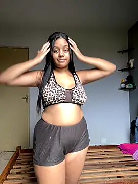 Snapshot of gatinha_18 chatting on October 27, 2025, 8:13 pm gatinha 18 online show from October 27, 2025, 8:13 pm