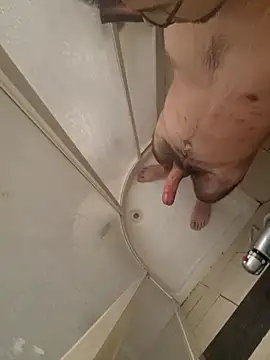 Snapshot of Lezoz_ chatting on October 28, 2025, 6:21 pm Lezoz online show from October 28, 2025, 6:21 pm