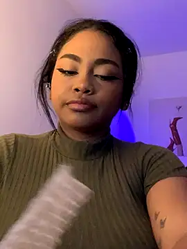 Snapshot of Dahiana_Giil chatting on September 29, 2025, 7:02 am Dahiana Giil online show from September 29, 2025, 7:02 am