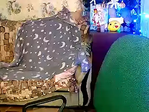 FlowerButterf online show from January 5, 2025, 8:42 pm