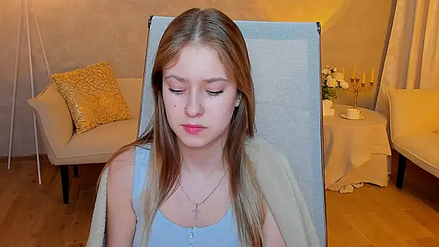 EveMundie online show from March 17, 2025, 5:16 pm