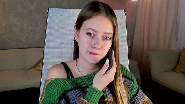 EveMundie online show from March 21, 2025, 1:23 pm