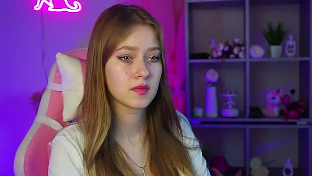 EveMundie online show from March 22, 2025, 12:25 pm