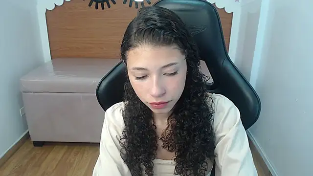 danatella a online show from November 8, 2025, 12:49 pm