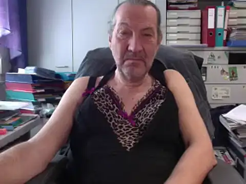 Snapshot of HMStraps01 chatting on March 16, 2025, 10:11 am HMStraps01 online show from March 16, 2025, 10:11 am