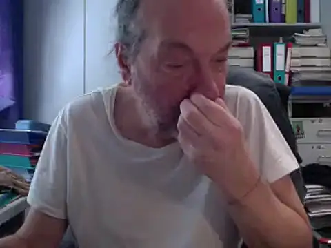 Snapshot of HMStraps01 chatting on March 18, 2025, 12:58 pm HMStraps01 online show from March 18, 2025, 12:58 pm