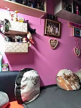 sexymelli18 online show from November 24, 2025, 8:19 pm