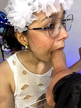 Snapshot of Emma_Winslow chatting on November 22, 2025, 5:28 am Emma Winslow online show from November 22, 2025, 5:28 am