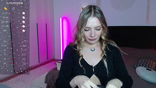 Snapshot of LunaticaBae chatting on February 27, 2025, 1:05 am LunaticaBae online show from February 27, 2025, 1:05 am