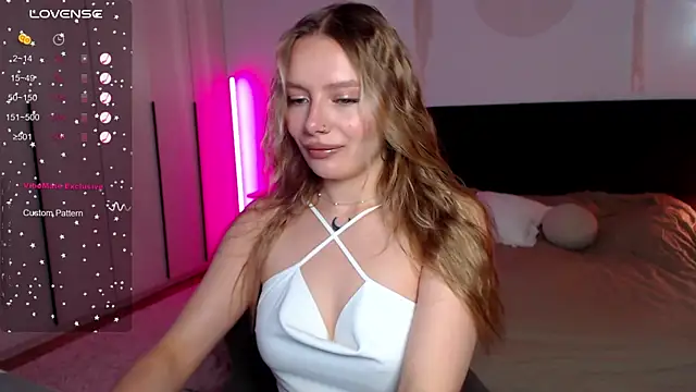 Snapshot of LunaticaBae chatting on March 22, 2025, 1:11 am LunaticaBae online show from March 22, 2025, 1:11 am