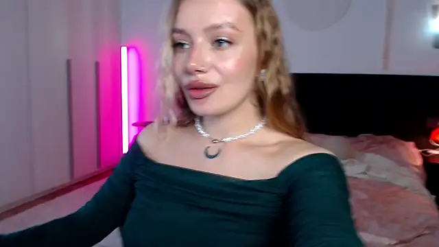 Snapshot of LunaticaBae chatting on March 23, 2025, 4:16 am LunaticaBae online show from March 23, 2025, 4:16 am