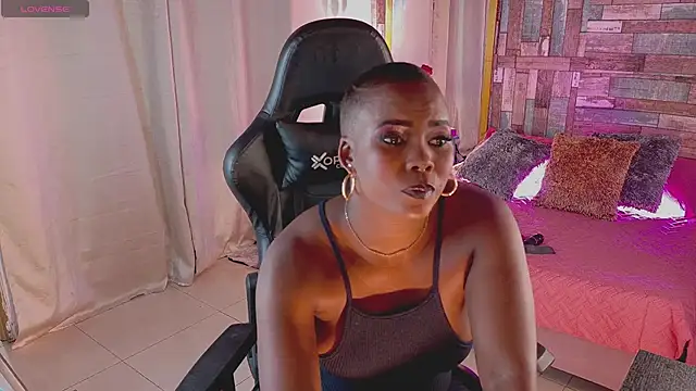 DashaSousaa online show from October 14, 2025, 2:51 pm