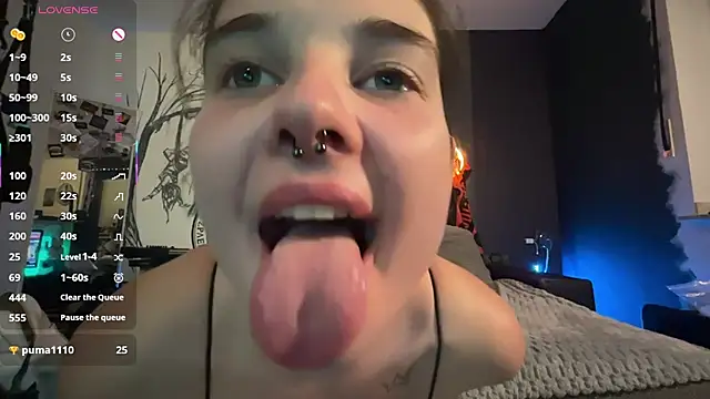 Snapshot of Bloody_Diamond chatting on October 3, 2025, 6:32 am Bloody Diamond online show from October 3, 2025, 6:32 am