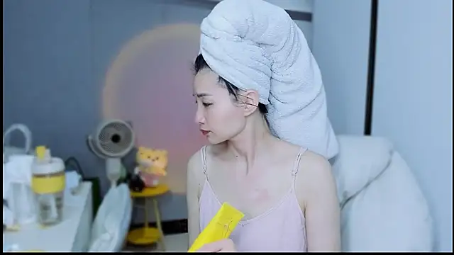 Snapshot of A_dabo chatting on November 5, 2025, 3:01 pm A dabo online show from November 5, 2025, 3:01 pm