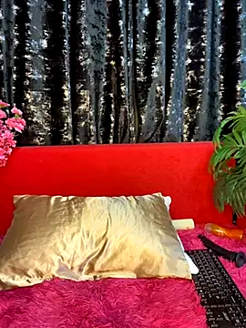 Snapshot of Siena_Amaris chatting on December 5, 2025, 9:18 am Siena Amaris online show from December 5, 2025, 9:18 am