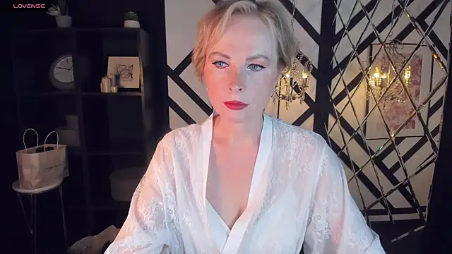 Snapshot of Sandra_Kind chatting on February 21, 2025, 5:35 am Sandra Kind online show from February 21, 2025, 5:35 am