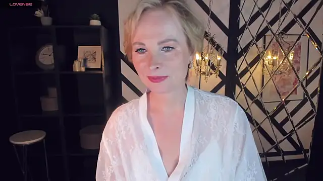 Snapshot of Sandra_Kind chatting on February 21, 2025, 8:40 am Sandra Kind online show from February 21, 2025, 8:40 am