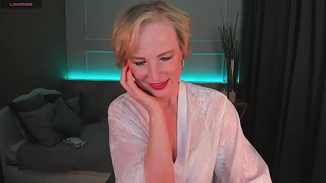 Snapshot of Sandra_Kind chatting on February 25, 2025, 11:41 am Sandra Kind online show from February 25, 2025, 11:41 am