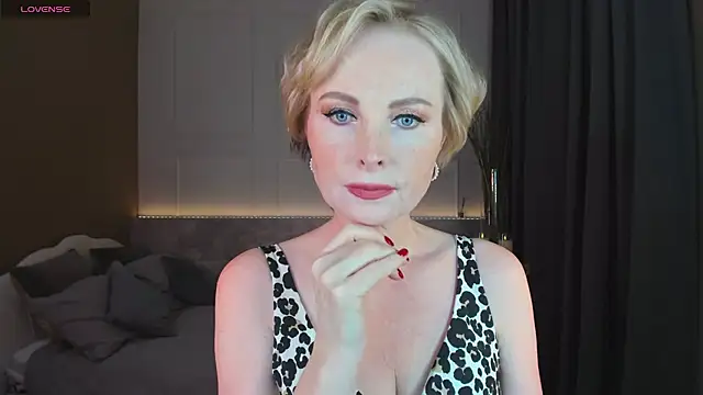 Snapshot of Sandra_Kind chatting on February 26, 2025, 5:31 am Sandra Kind online show from February 26, 2025, 5:31 am